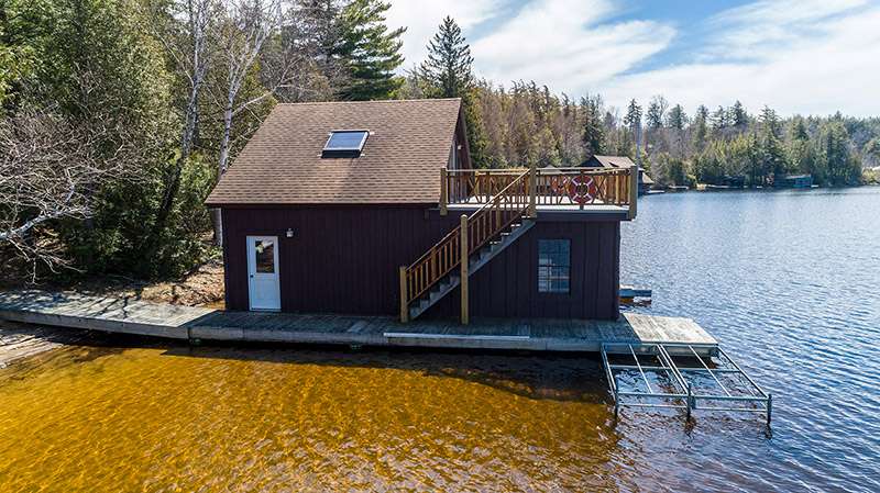 Alpenglow Lakeside Lodge A Boathouse 1