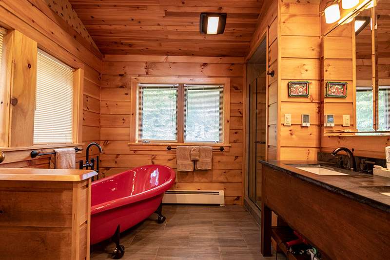 Alpenglow Lakeside Lodge Bath Master 1