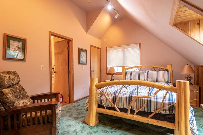 Alpenglow Lakeside Lodge Cottage Bedroom 1 1