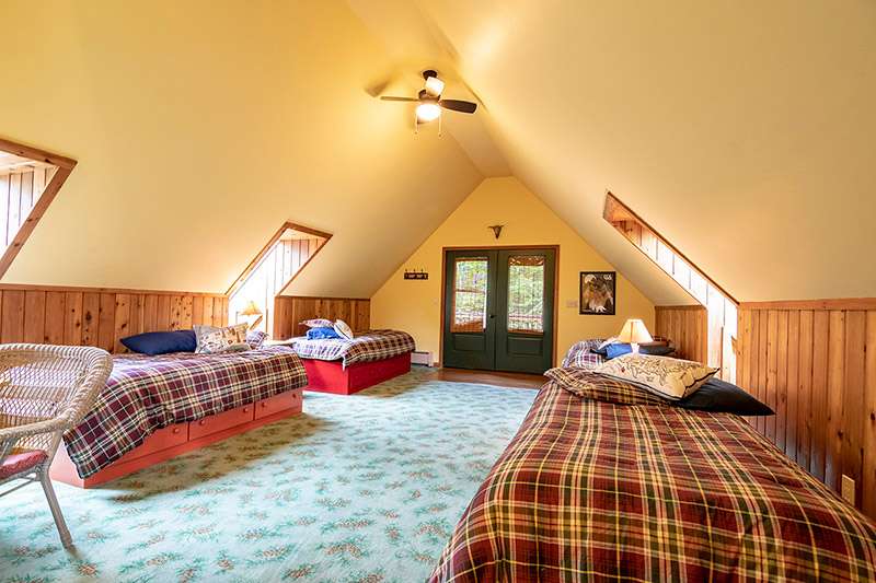 Alpenglow Lakeside Lodge Cottage TwinBeds 1