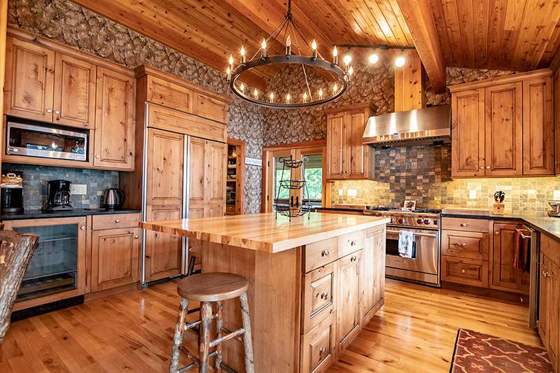 Alpenglow Lakeside Lodge Kitchen 3 1