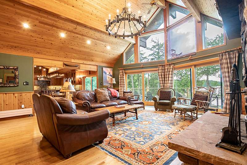 Alpenglow Lakeside Lodge LR 3 1