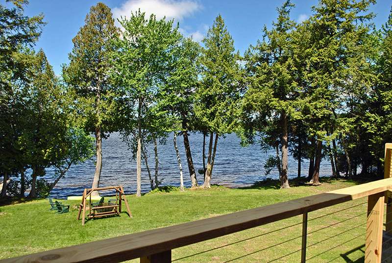 Alpenglow Lakeside Lodge N DECK TO LAKE 3 1